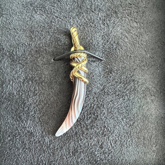 David Yurman Tusk Amulet Pendant in 18K Yellow Gold w/ Botswana Agate - Picture 5 of 11